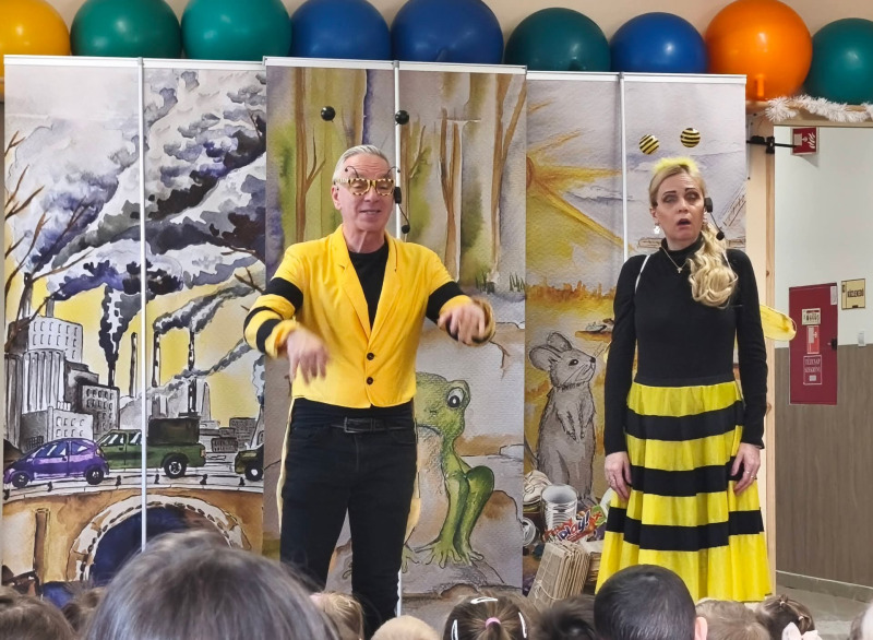 Léghajó Meseszínház: A virágzó ház